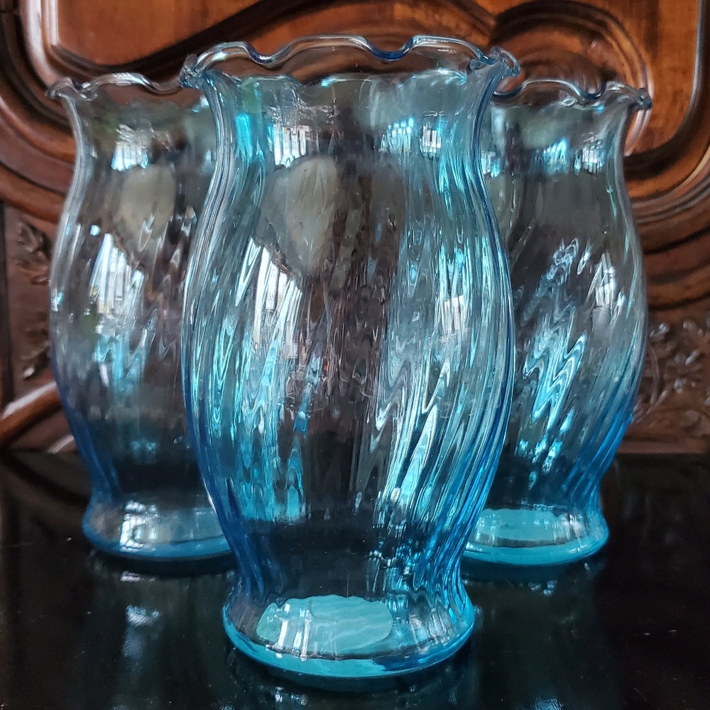 6 5/8" Blue Optic Ribbed Ruffled Rim Glass Vase EUC by Indiana Glass - Picture 2 of 10